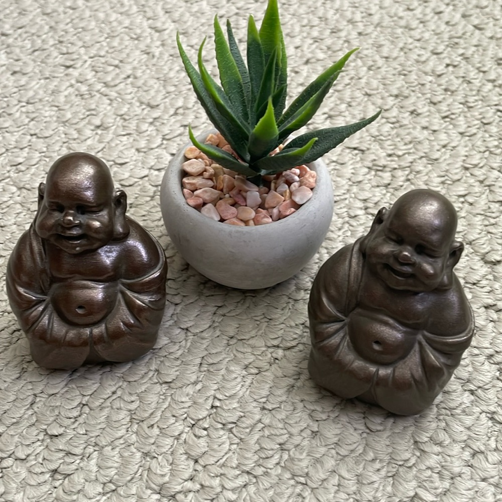 Two smiling Buddha statues